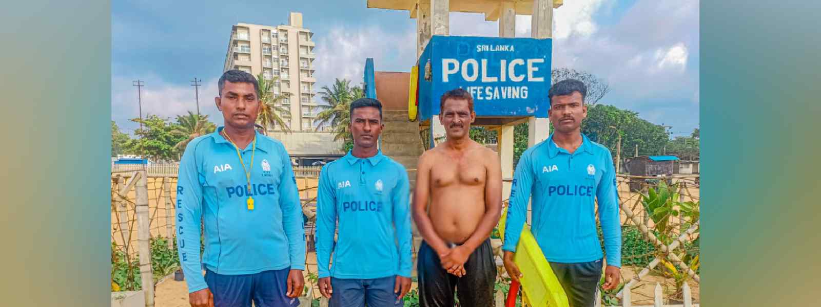 දිය අනතුරකින් පුද්ගලයෙකු බේරා ගැනීම